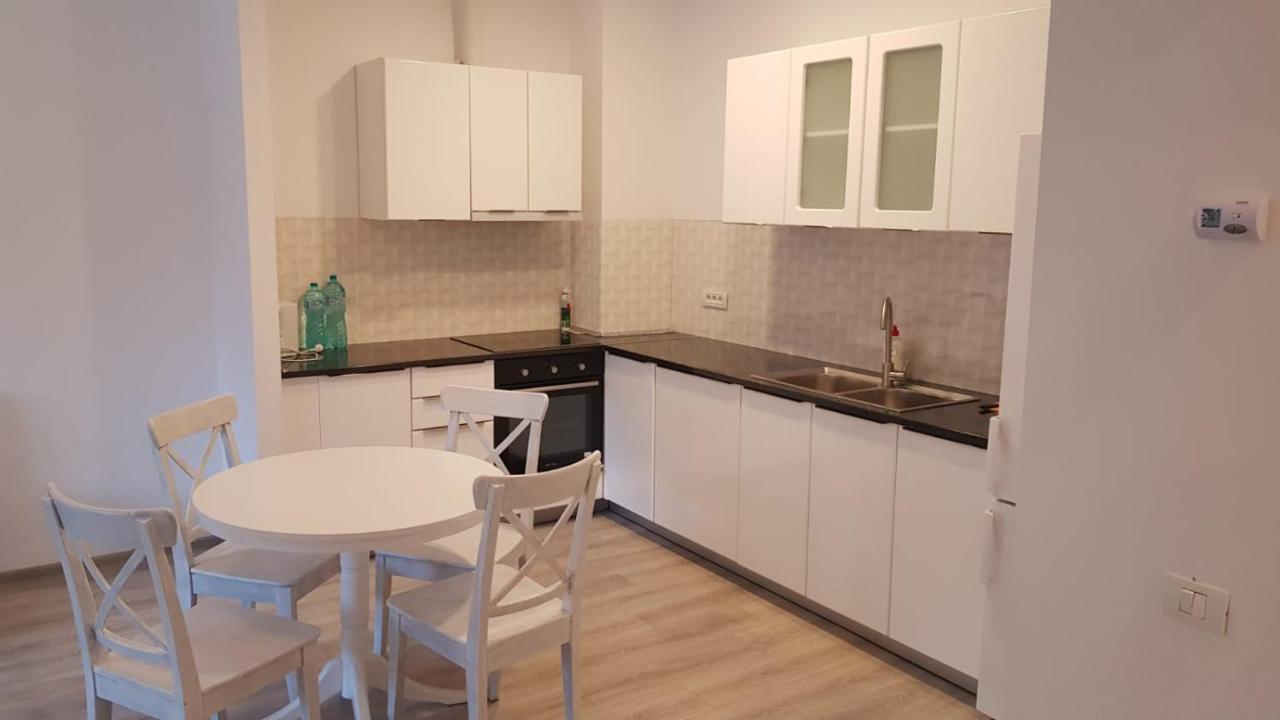 Apartmentsbnb828 Brasov Bagian luar foto